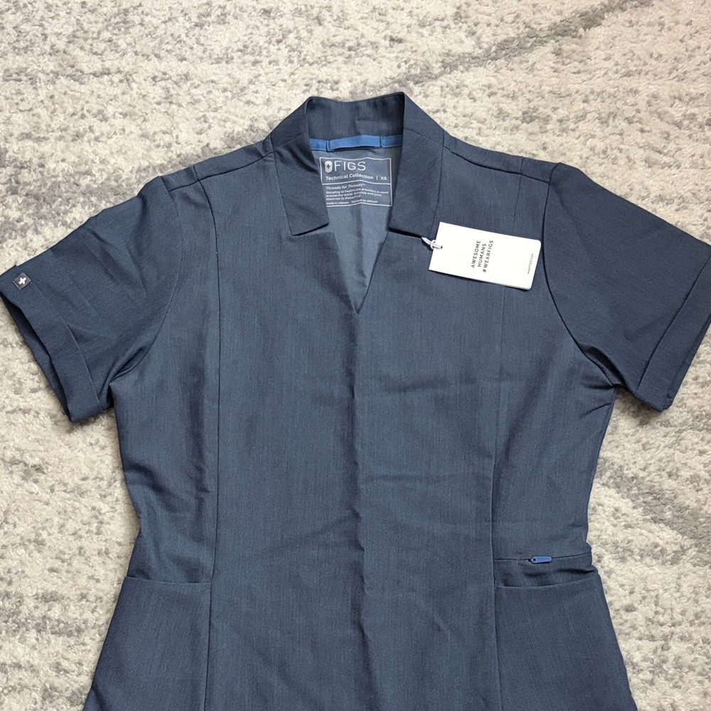 Figs Women's Denim Color Scrub Top